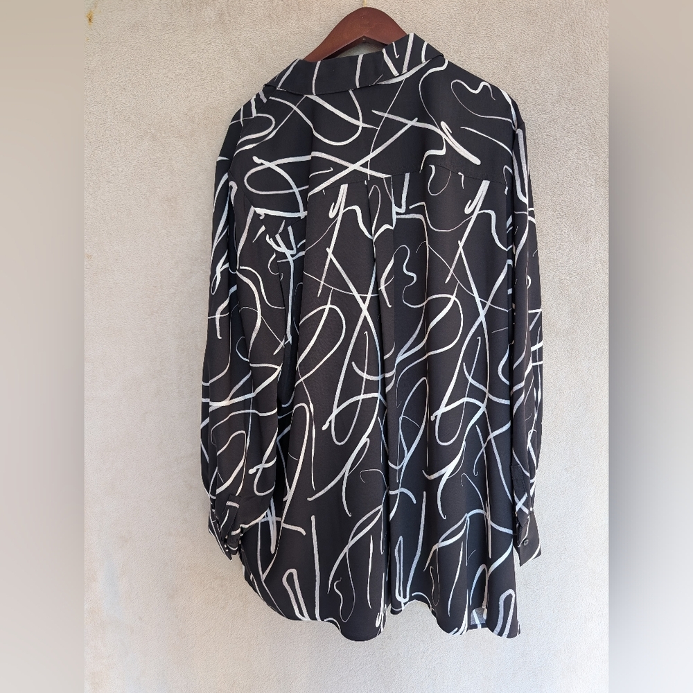 Investments Abstract Black and White Button Down Shirt - Picture 2 of 6